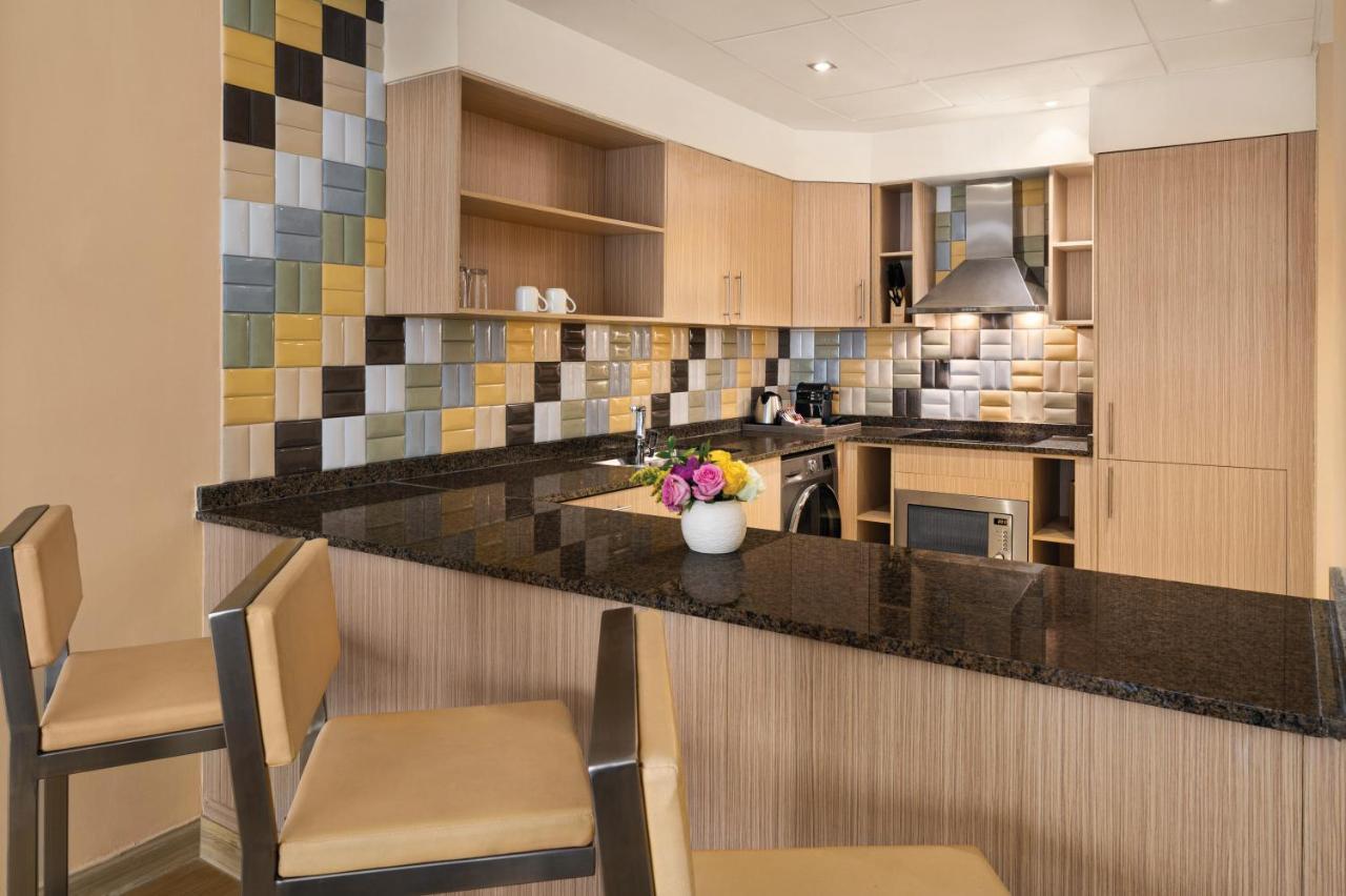 מלון Wyndham Doha West Bay מראה חיצוני תמונה A kitchen in a typical apartment