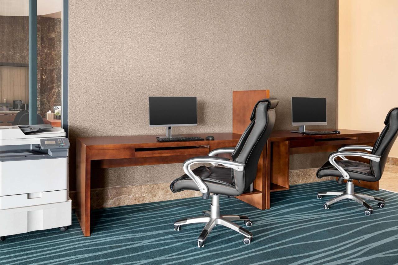 מלון Wyndham Doha West Bay מראה חיצוני תמונה Business center