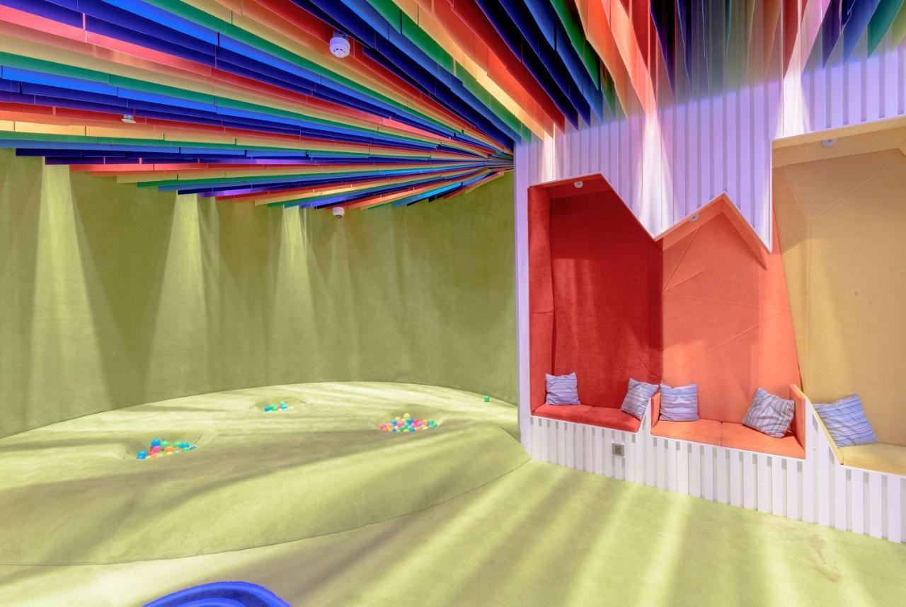 מלון Wyndham Doha West Bay מראה חיצוני תמונה The interior of the Rainbow Room