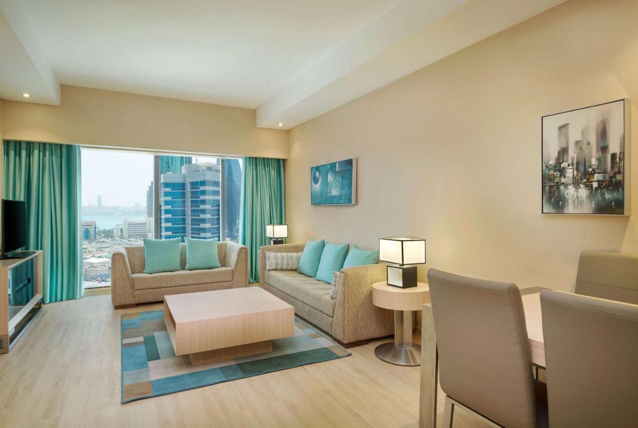 מלון Wyndham Doha West Bay מראה חיצוני תמונה Living room